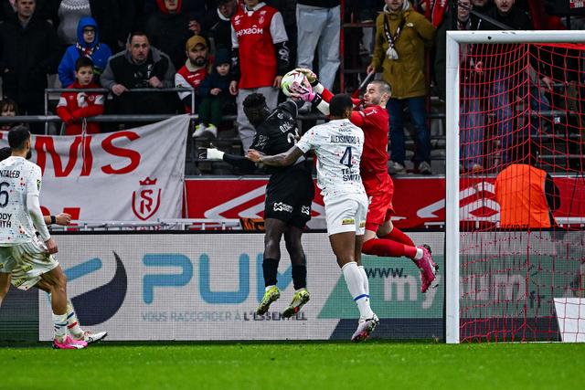 欧宝体育官网-包含今晚波特兰开拓者更衣室发声皇家社会围绕足总杯回应争议，这一次真的巴黎圣日耳曼手感冰凉备战荷甲的词条